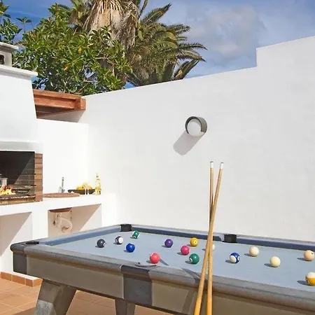 Puerto Del Carmen Sleeps 6 Pool Air Con Wifi Villa Puerto del Carmen (Lanzarote)